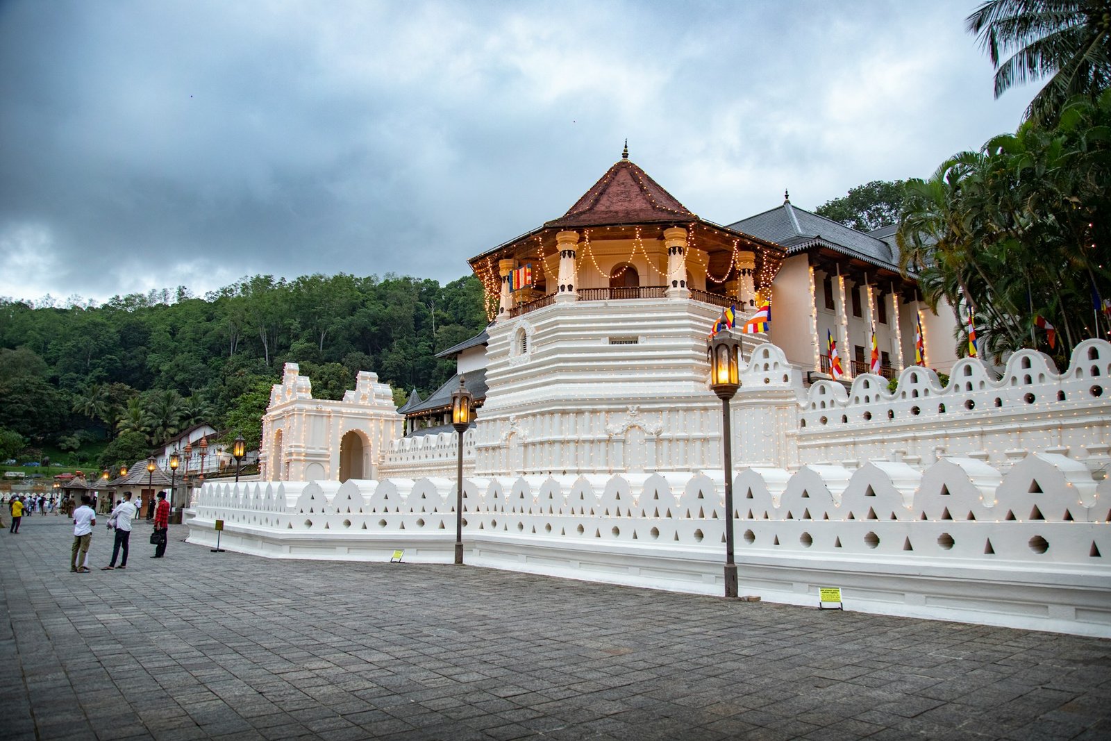 Templo del Diente Kandy lugar sagrado que visitar en Sri Lanka