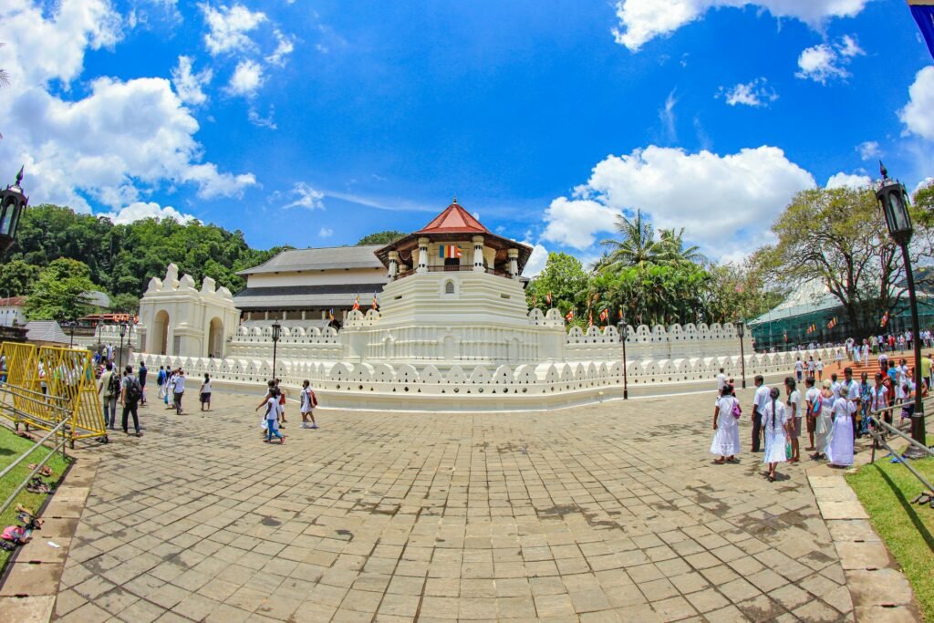 Entrada principal del Templo del Diente Sagrado Kandy